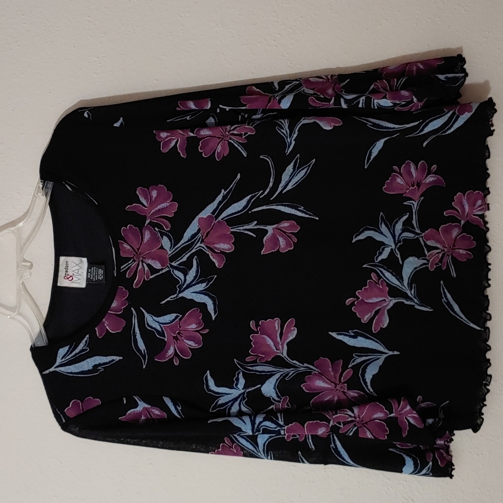 Madison & Max Women's Size Medium Lined Poly Floral print top